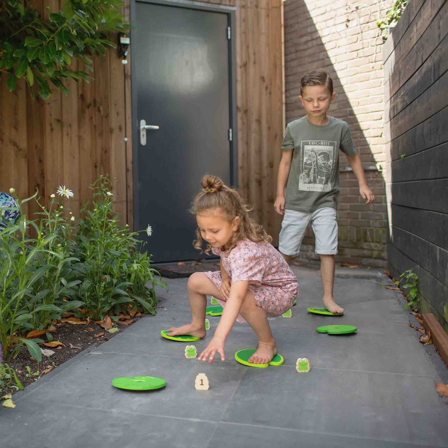 BS Toys Wooden 'Wobbly Lily Path' Outdoor Game